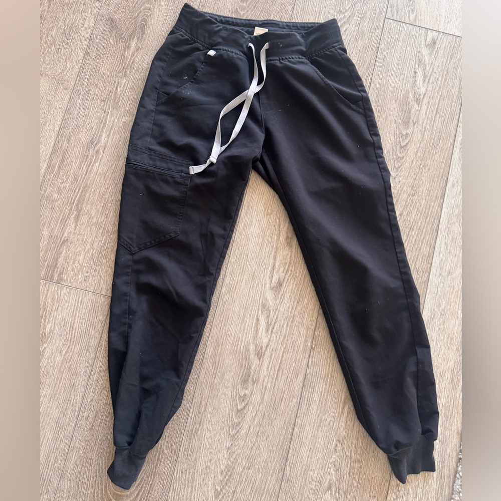 Pair of (2) two Zamora figs scrub joggers xxs p